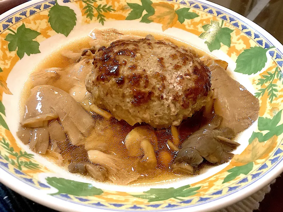 麺つゆで作る『和風きのこ🍄ハンバーグ😋』|アライさんさん