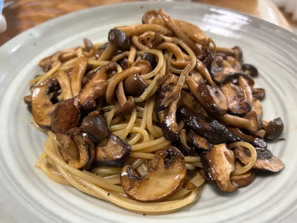 きのこ🍄の焦がしバター醤油パスタ🍝|buhizouさん