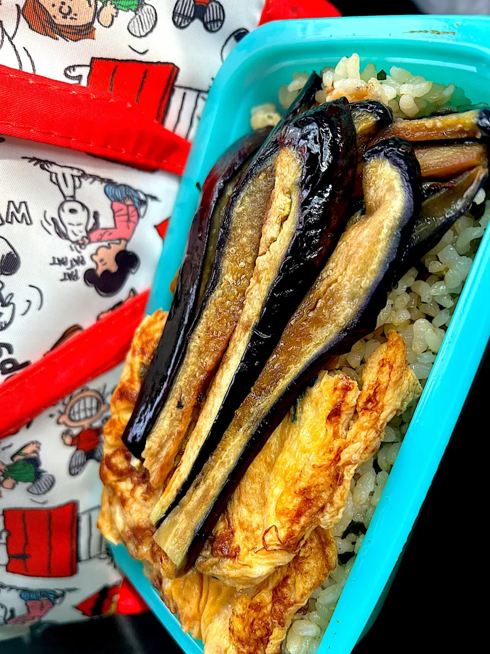 #昼飯　茄子炒めと玉子焼き乗せロウカット玄米ワカメ混ぜご飯弁当|ms903さん