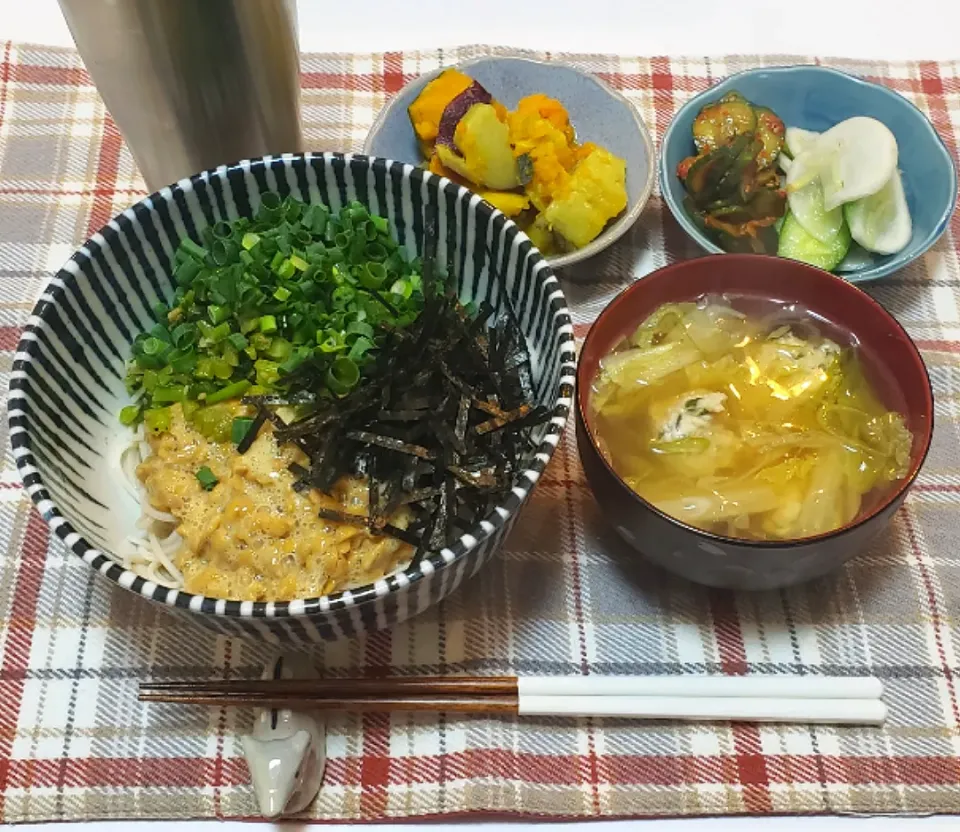 ひとり暮らしの夜ご飯
納豆そばとおかずたち|keeijnsさん