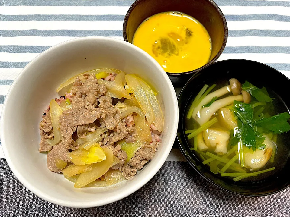 牛丼、しめじと三つ葉と麩のお吸い物|jackybeanさん