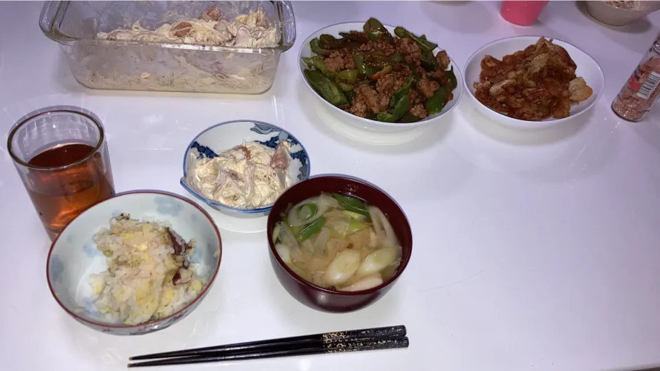 晩御飯(^^)☆鶏皮☆ピーマンと大豆ミート炒め☆春雨サラダ☆さつま芋ご飯☆みそ汁（キャベツ、葱、しめじ）|Saharaさん