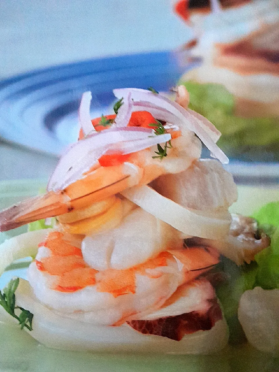 CEBICHE MIXTO 
(4 porciones)

INGREDIENTES 
1 filete de corvina fresca de 500 gramos
8 langostinos U-15 cocidos
4 tentáculos de pulpo cocidos y picados
4 mejill|Juan Arroyoさん