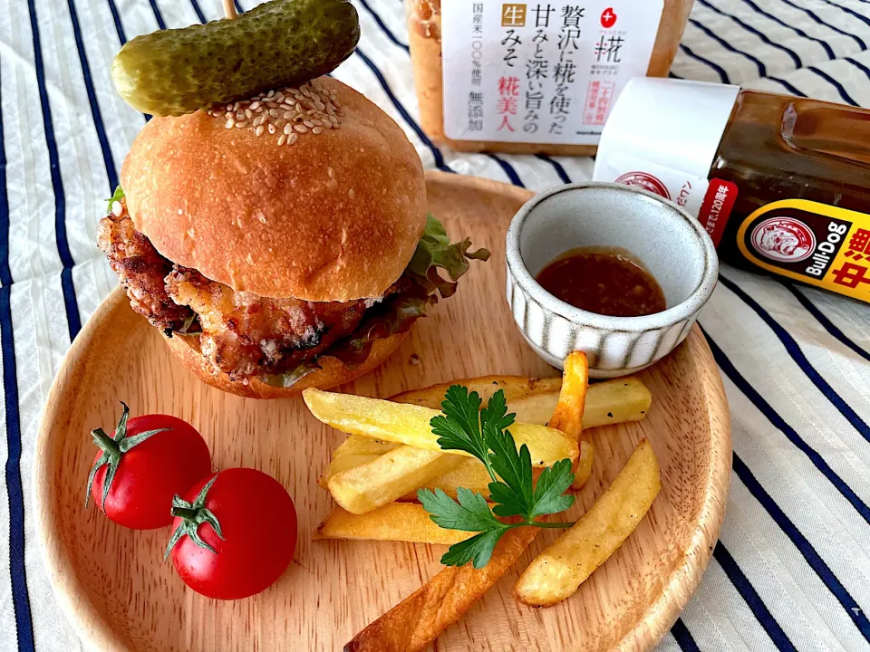 Snapdishの料理写真:万能味ソースバーガー🍔|n_nさん