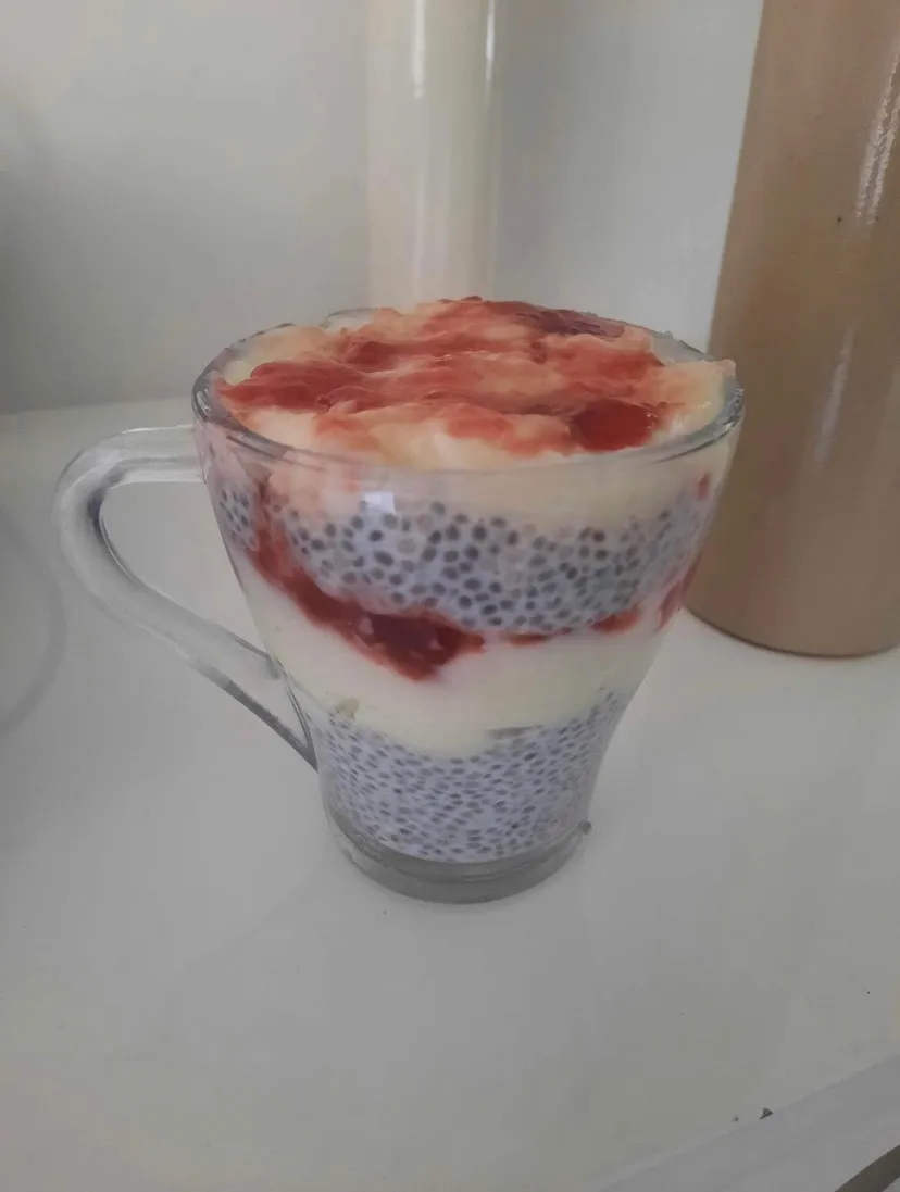 Chia puding with strawberry jam and vanilla puding inside 🍓🍮|Imre Kamillaさん