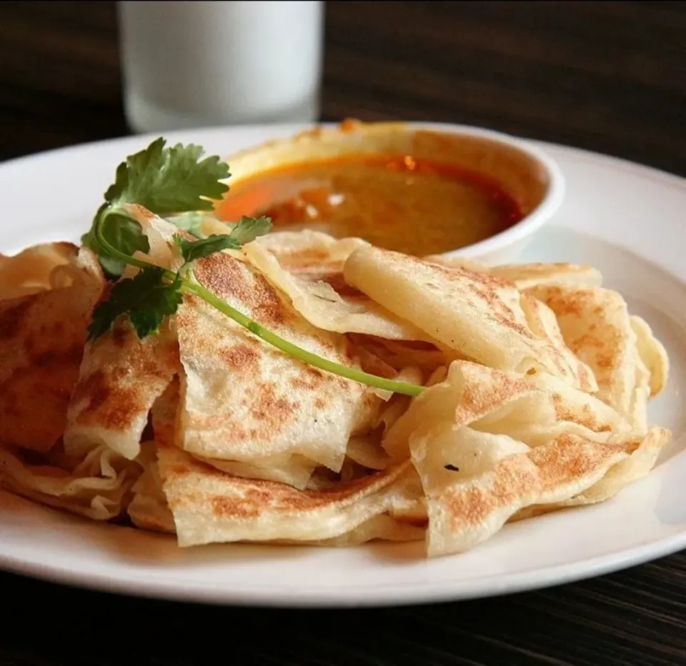 Malaysian ‘roti canai’ as been ranked the best street food in the world - based travel guide TasteAtlas.

It has an outer texture of a flaky pastry but is soft |FM230466$afさん