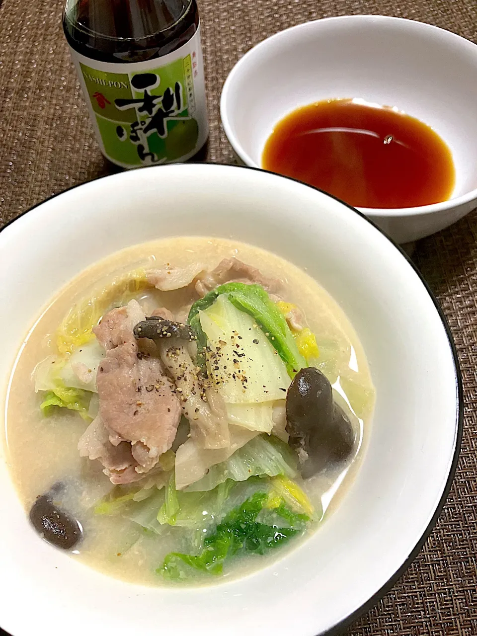 Snapdishの料理写真:きのこと白菜の豆乳鍋|rhさん