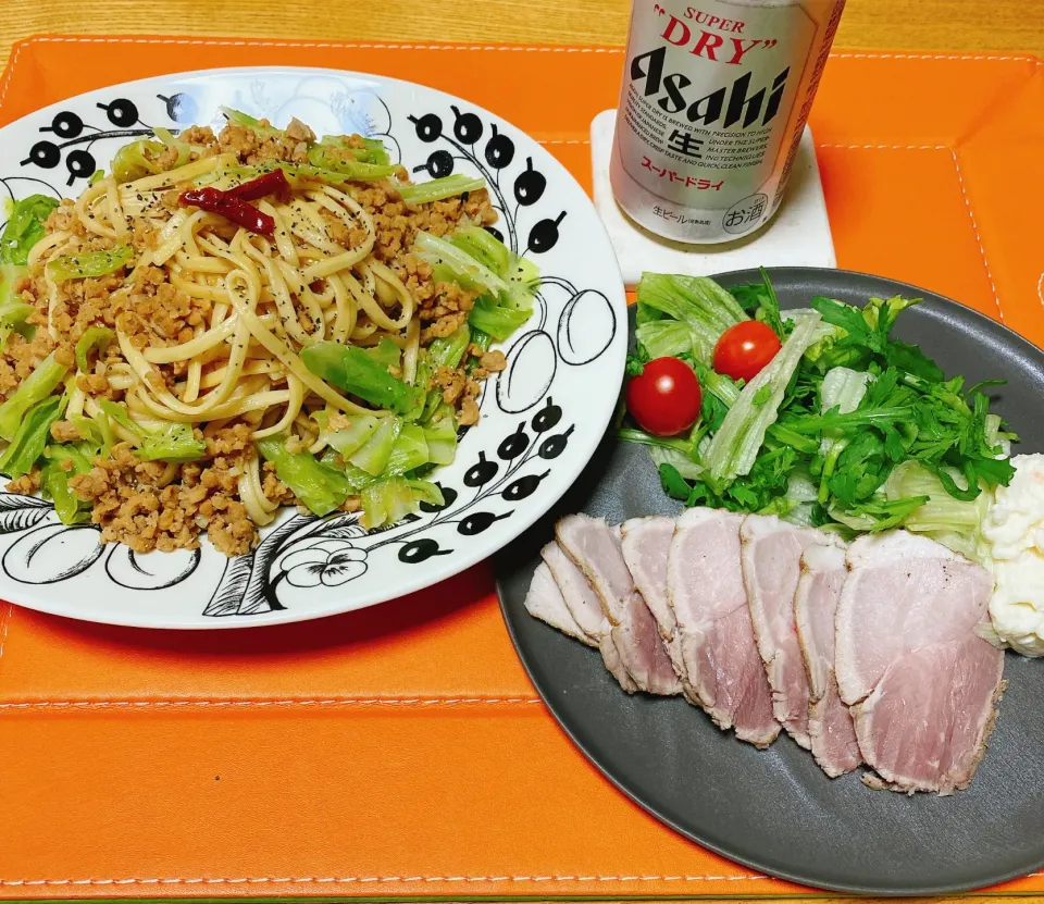 大豆のひき肉とキャベツ、アンチョビの大豆パスタ🍝
ローストポーク🐽|naoさん