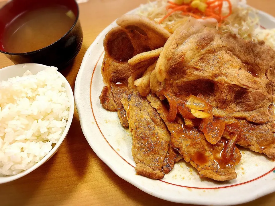 庄内豚しょうが焼き定食（５枚） ¥1,050|Blue Moon Caféさん