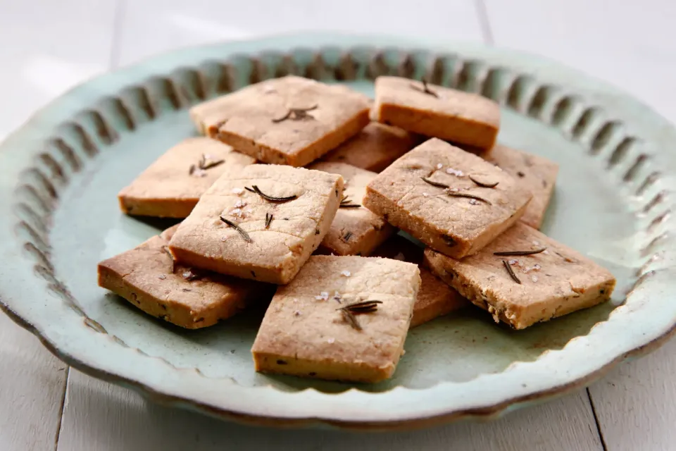 Snapdishの料理写真:マユマユさんの料理 ローズマリーの塩クッキー　　　　Rosemary salt cookie|マユマユさん