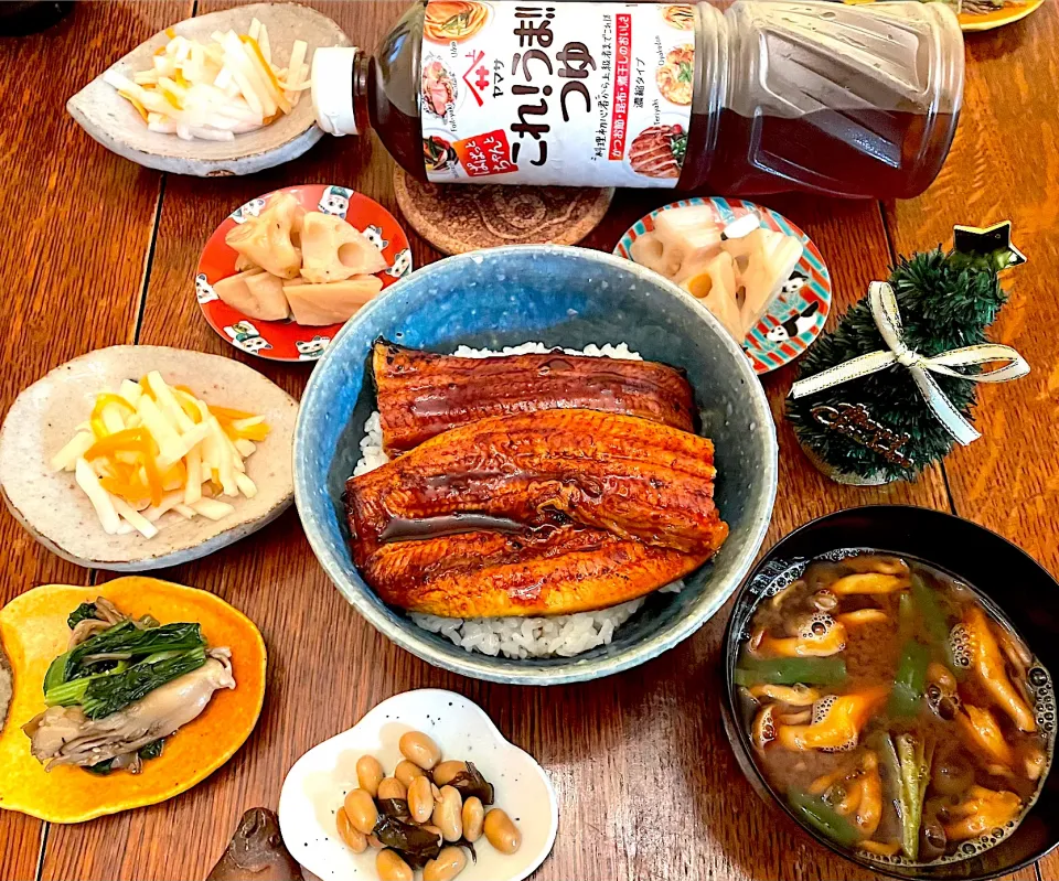 晩ごはん♯鰻丼♯これ！うま！！つゆ♯たたきれんこん♯料亭赤だし♯サンジルシ|小松菜さん