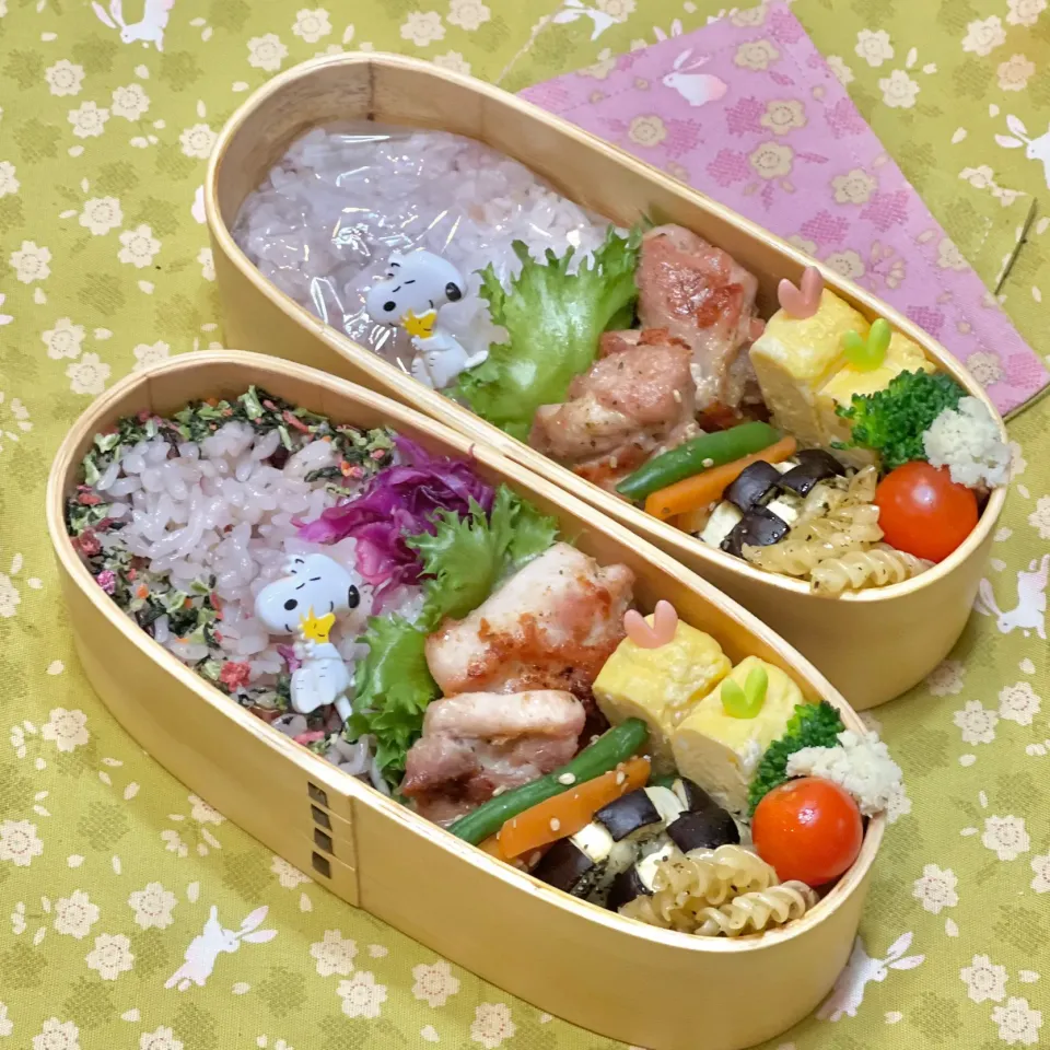 鶏モモハーブグリル☘️の双子ちやんお弁当💙❤️ 11/28月|sweet homeさん