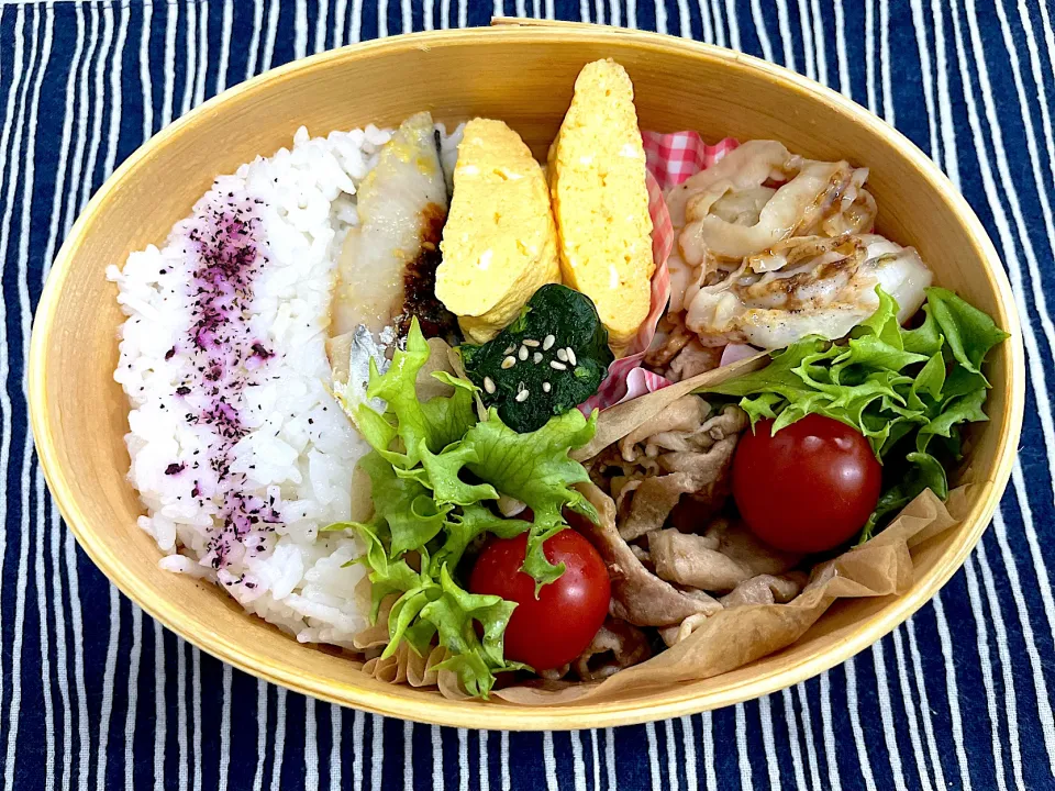 焼魚、ホタテ、生姜焼きと卵焼き🍱|なお🅿️さん