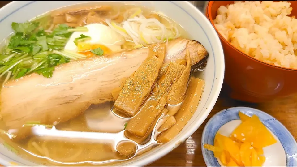 Snapdishの料理写真:【食べログ ラーメン百名店
TOKYO 2022 選出店】
麺屋 ひょっとこ
和風柳麺  (690円)
＋メンマ (120円)
＋茶飯 (沢庵付、180円)
＠有楽町1分
22254|大脇さん