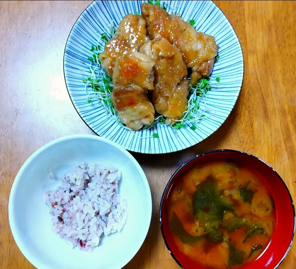 2022 1122　車麩の豚巻き角煮風　なめことわかめのお味噌汁|いもこ。さん