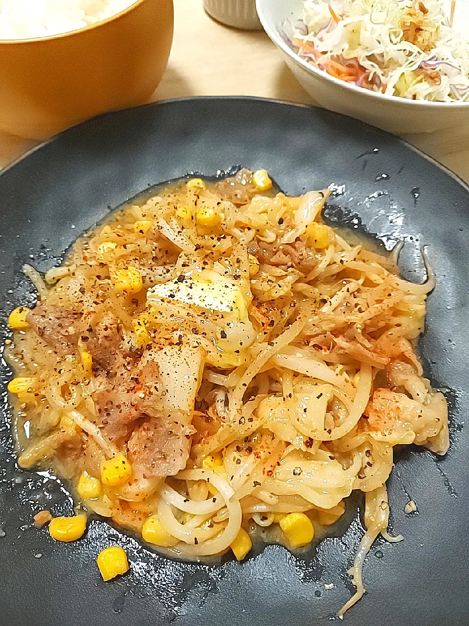 Snapdishの料理写真:味噌バターもやし ＆ サラダ|すばるさん