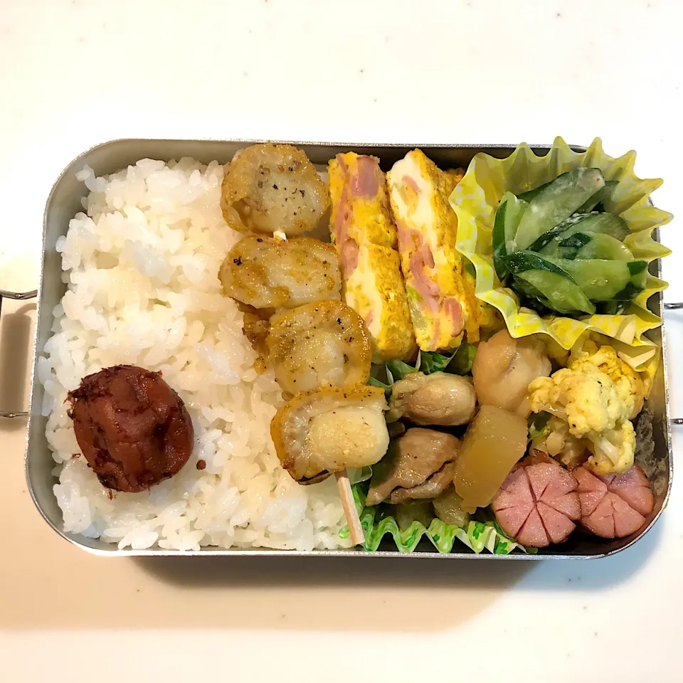 サラ弁　　　　　　　　　　　　　　　　　ミニ帆立塩焼き　大根と鶏の煮物　胡瓜サラダ　お好み焼き風卵焼き　カリフラワーのカレーマヨ炒め|じゅんさんさん