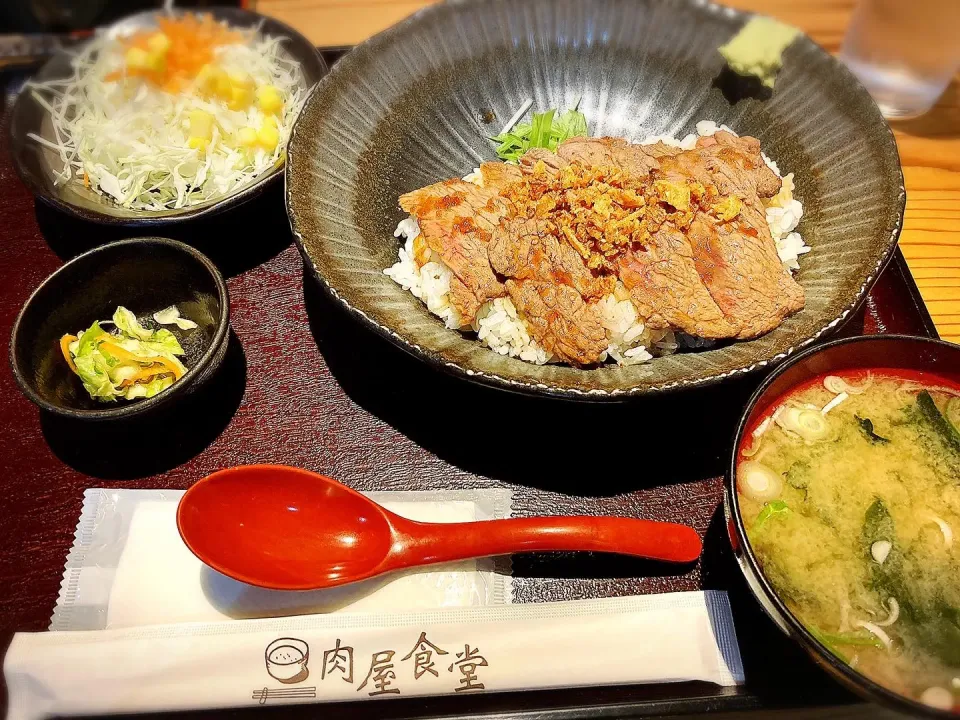 ステーキ丼 ¥1,000|Blue Moon Caféさん