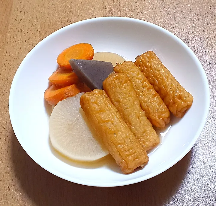 Snapdishの料理写真:おでん🍢の残りにごぼう天足して|ナナさん