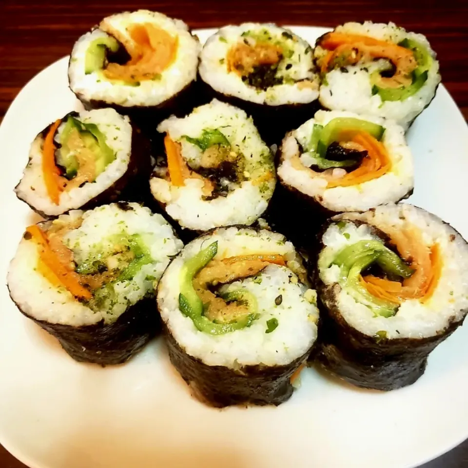 Snapdishの料理写真:Sushi Rolls|Tam Tamさん