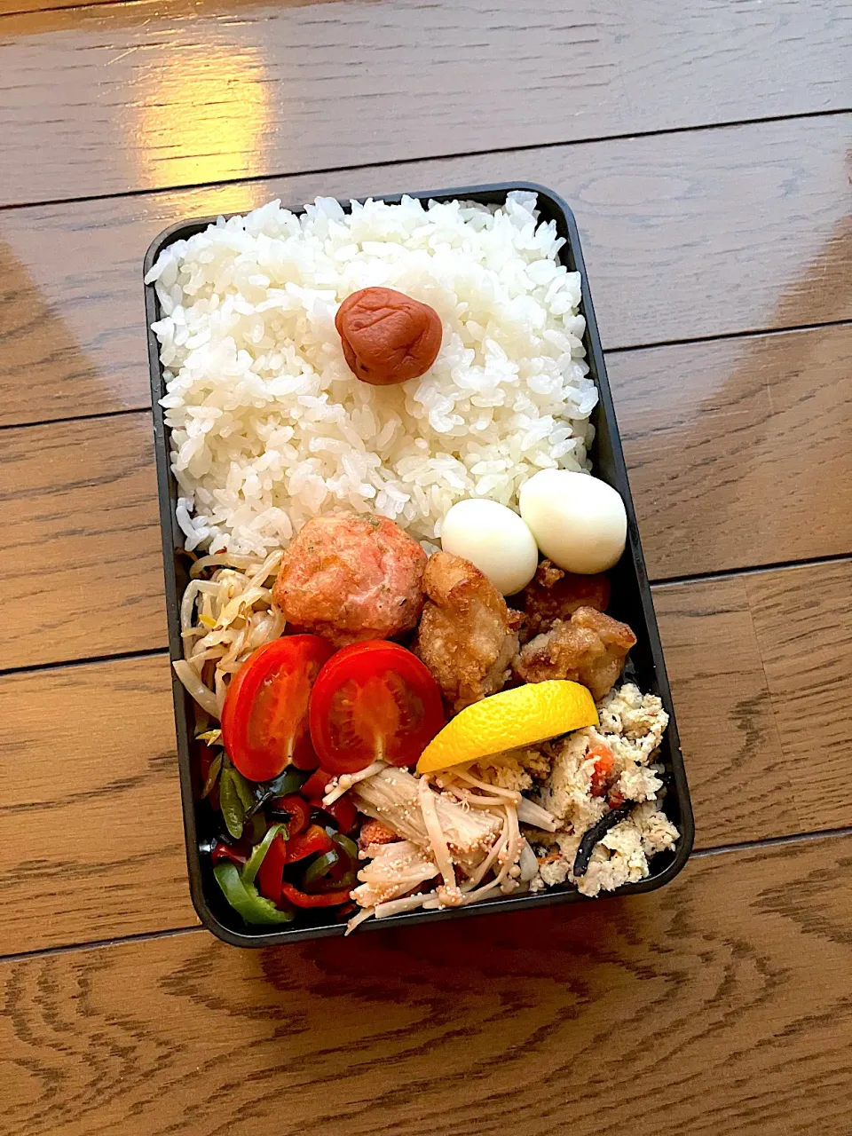 Snapdishの料理写真:唐揚げ弁当|_emi_48.0517さん