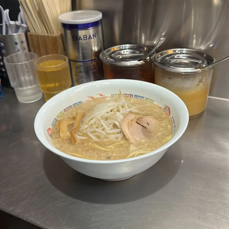 Snapdishの料理写真:今日、豆板醤入れず　＃ラーメン　喰った　＃夜勤明け　の　＃朝ラー　旨し　＃ホープ軒|Hajime Sakaiさん