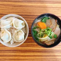 Snapdishの料理写真:ニラ餃子ご飯&ハヤトウリとさつま揚げと青長大根をメインにした豚汁|Kawahara Ryutaさん