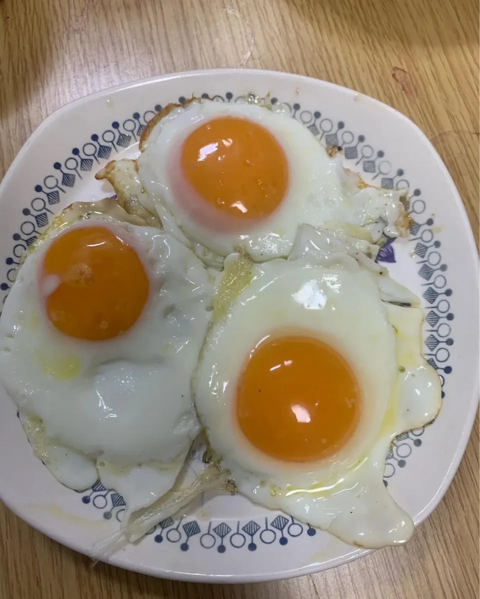 Snapdishの料理写真:ケージ飼い卵と平飼い卵の食べ較べ|KimaLABOさん