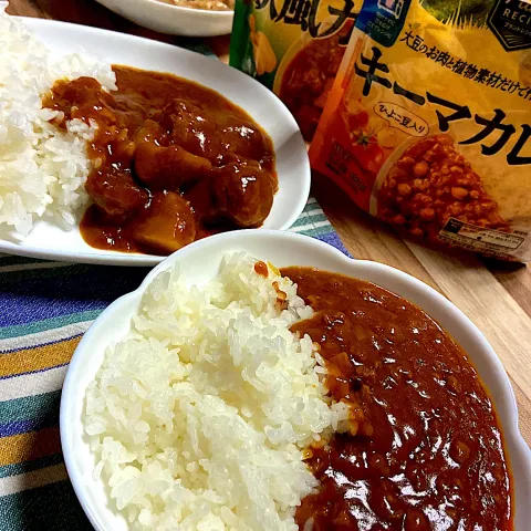 「PlantRECIPE(プラントレシピ) 欧風カレー」を使ってみたSnapdishの料理・レシピ写真:丸大食品食品。欧風カレーとキーマカレー。お夕飯。