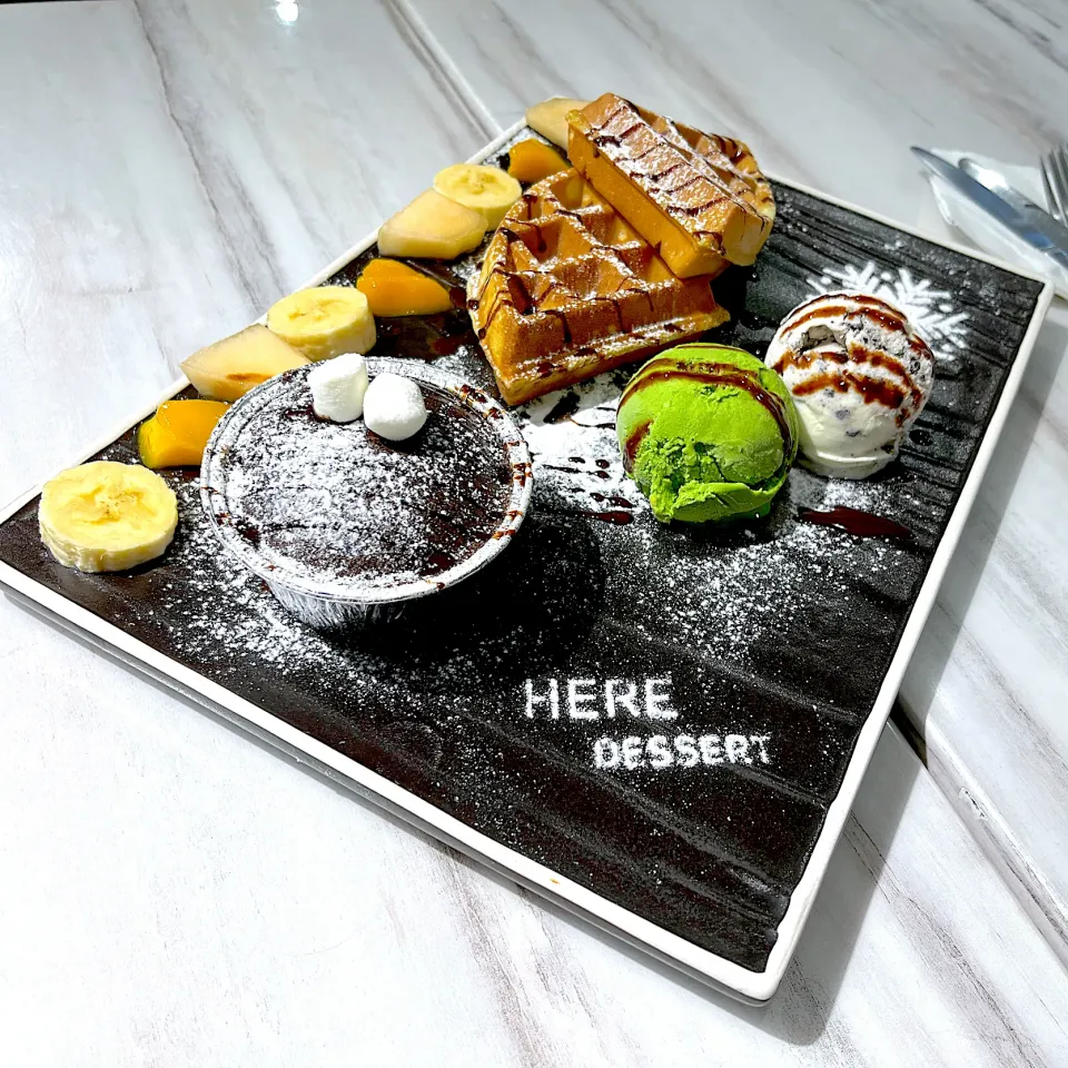 Molten lava cake with waffles|skyblueさん