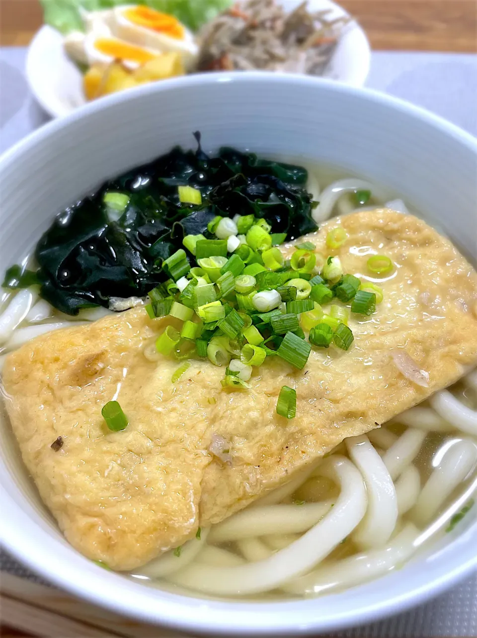 Snapdishの料理写真:ヒガシマルうどんスープづくしのきつねうどん！|morimi32さん