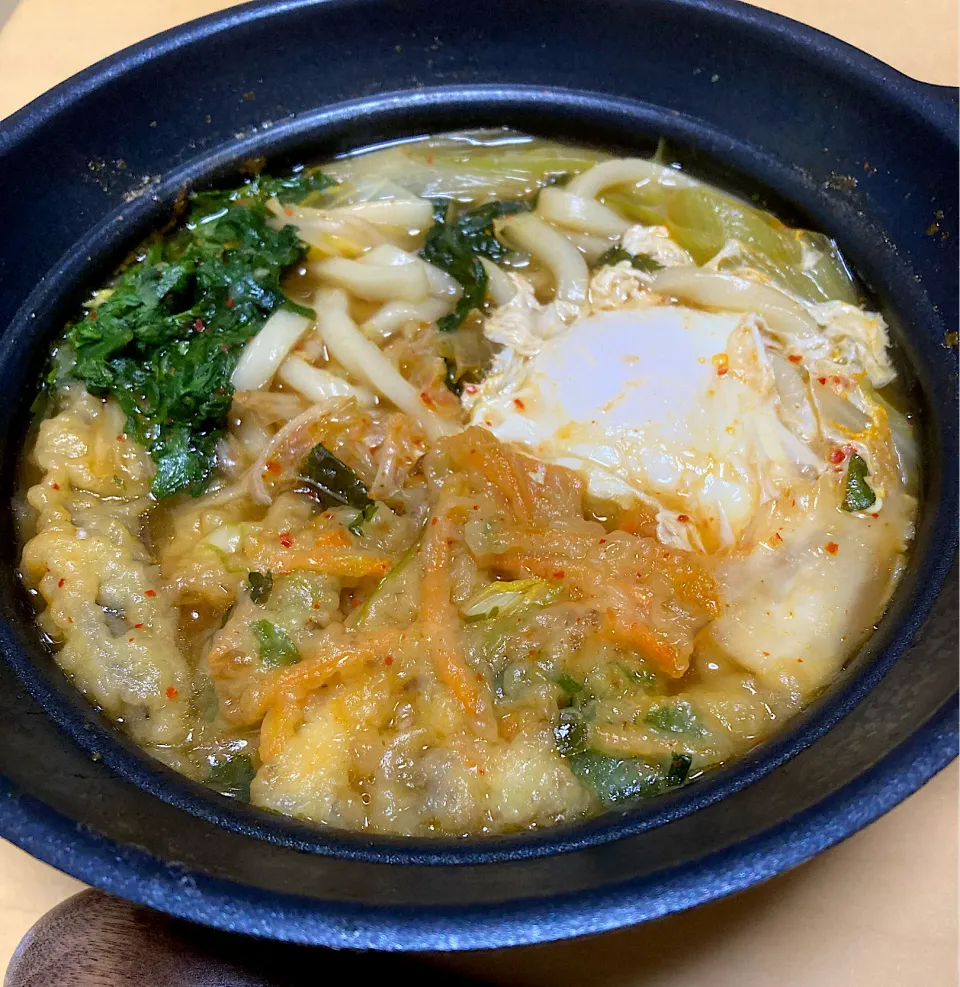 Snapdishの料理写真:単身赴任中の男飯(鍋焼き天麩羅うどん)|おおもりの星さん