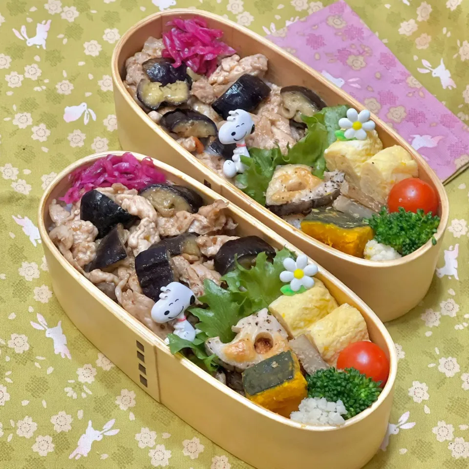 Snapdishの料理写真:ナスと豚こまの辛味噌炒め☘️の双子ちやんお弁当💙❤️ 11/30水|sweet homeさん