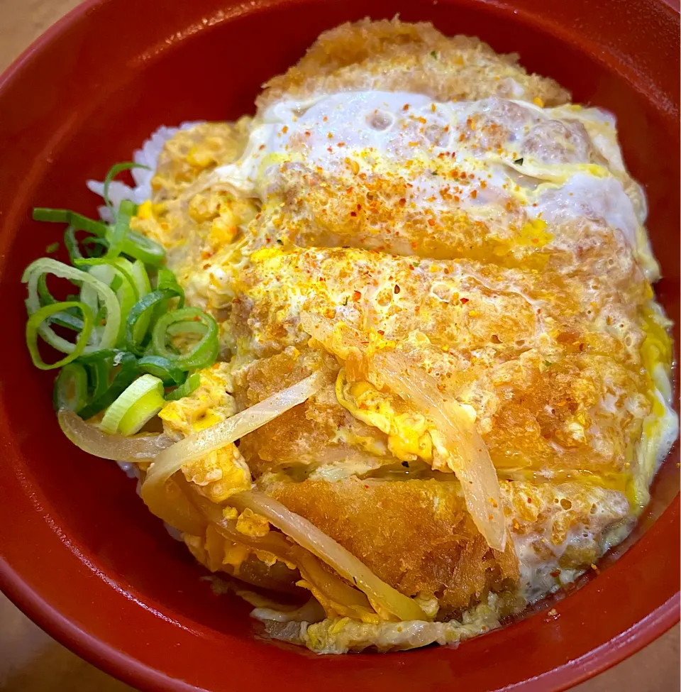 かつ丼 530円|すくらんぶるえっぐさん