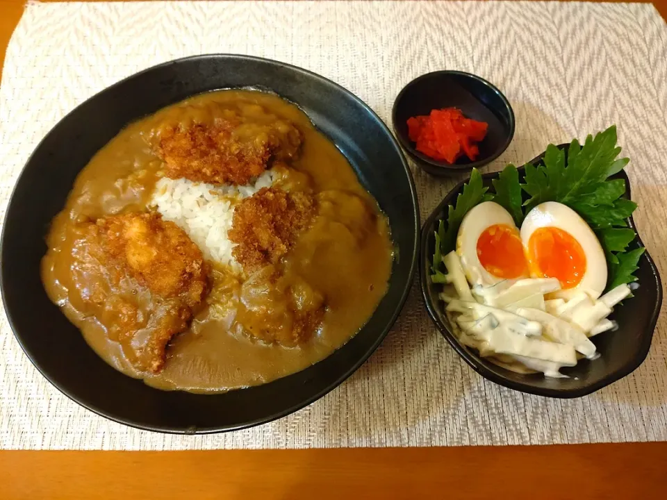 ☆豚ロースカツカレー
☆セロリと半熟卵サラダ
☆福神漬|chikakoさん