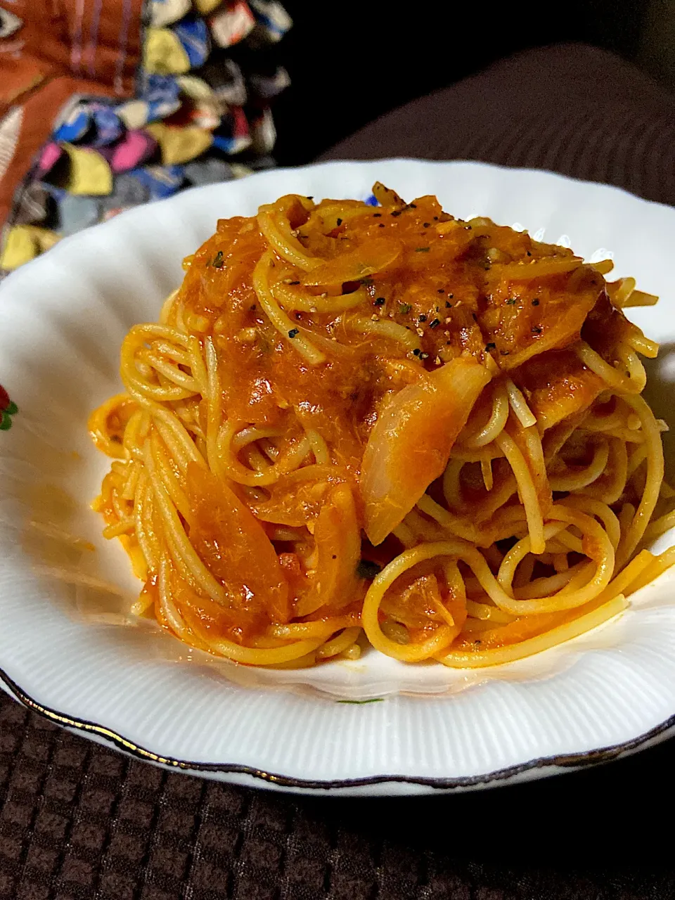 お夕飯。息子作。玉ねぎとツナのトマトパスタ🍝|renharuruさん