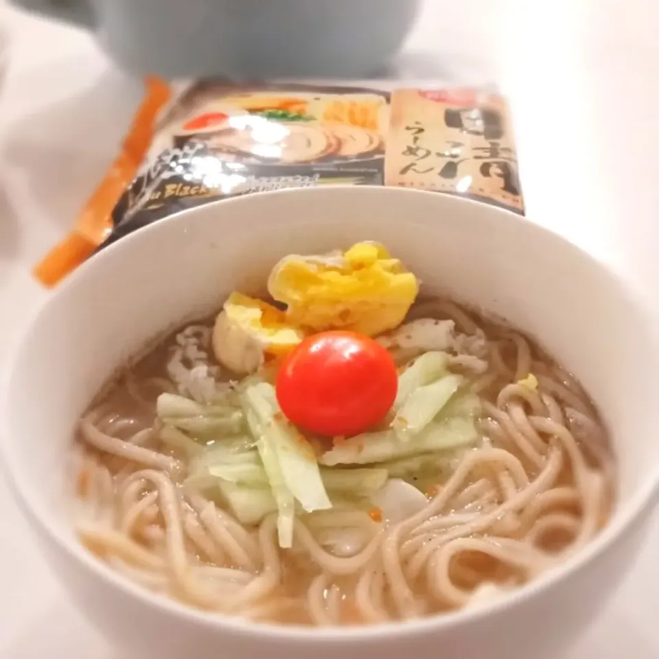 Home cooked Nissin Ramen -  Kyushu Black rich roasted garlic flavour

Garnish - Egg, Cucumber, Cherry tomatoes|2721_blissさん