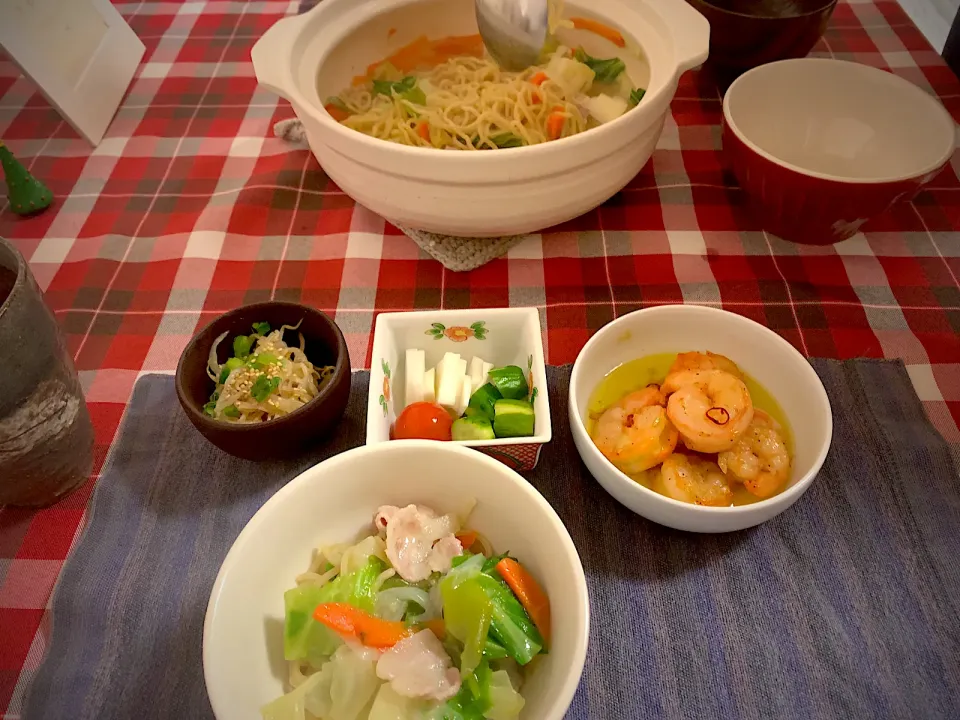 2022/12/2 夕ご飯は寒くなって来たから早速煮込みラーメンちゃんぽん味😊|ひーちゃんさん