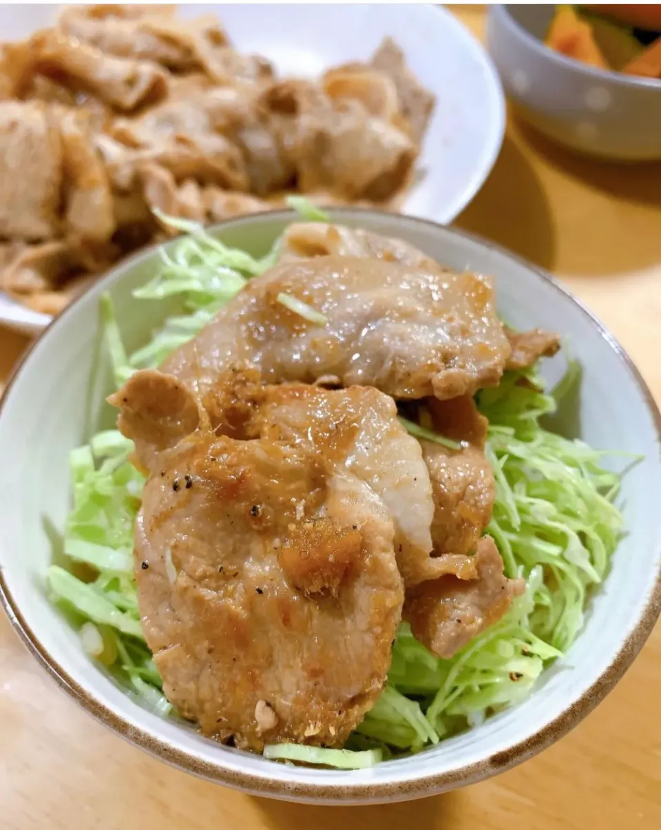 たくさん食べてもヘルシーな【生姜焼き丼🍖】|yuko.ｾﾝｾｲ🍒《ひなた♡ぼっこ》さん