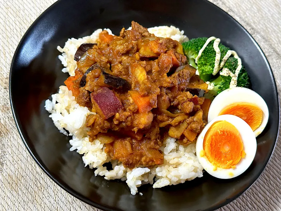 茄子とさつまいものキーマカレー|しげさんさん