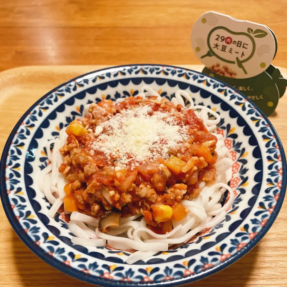 Snapdishの料理写真:大豆ミートと低糖質麺のミートソースパスタ🍝|りーちゃさん