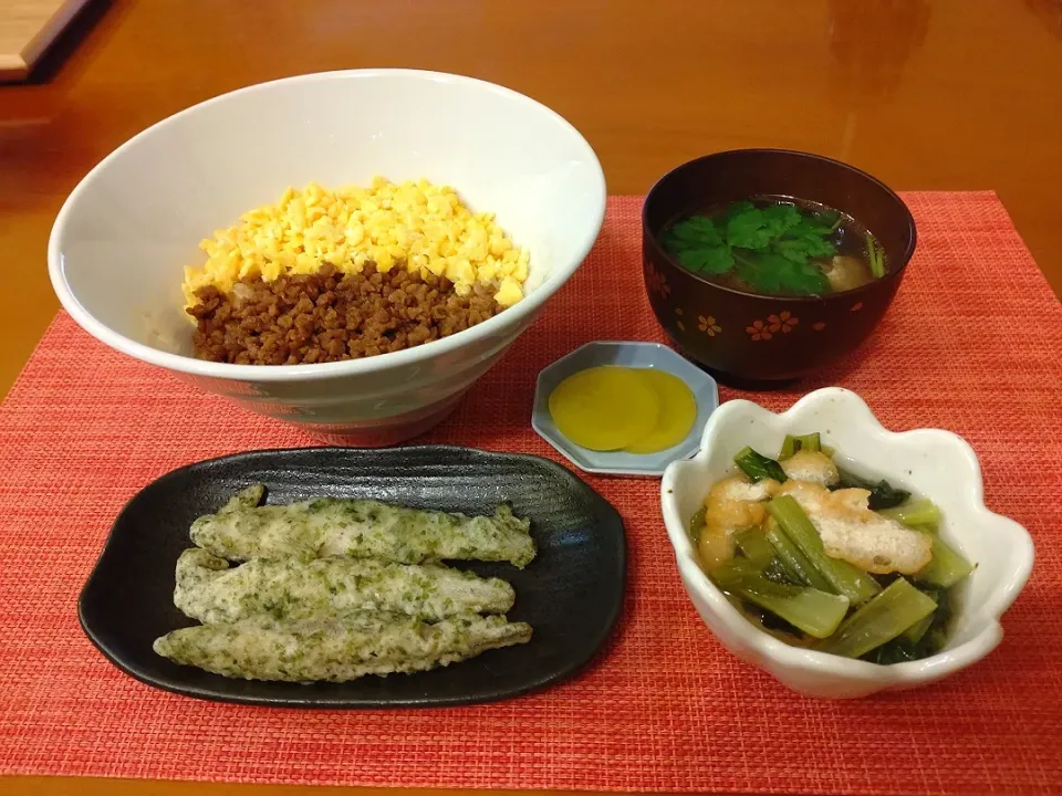 ☆そぼろ丼
☆ワカサギ磯辺揚げ
☆小松菜煮浸し
☆けんちん汁
☆たくあん|chikakoさん