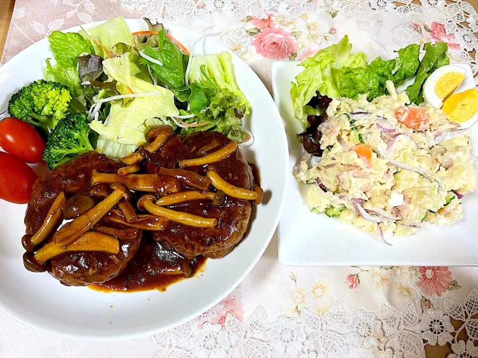 煮込みハンバーグとポテトサラダ|ももちゃんさん