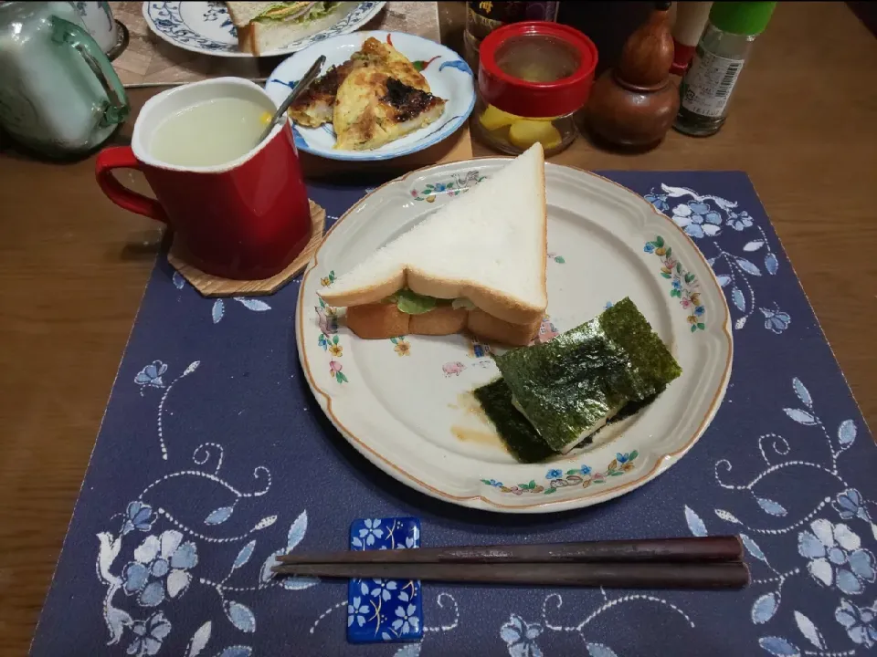 サンドイッチと磯辺餅(昼飯)|enarinさん