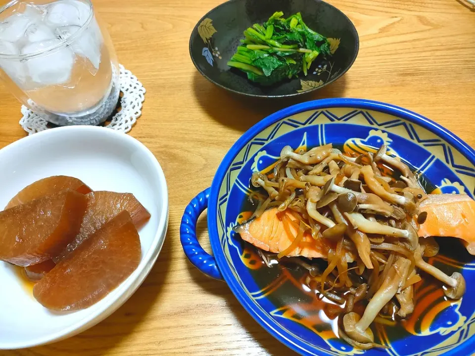 鮭の蒸し焼き、ほうれん草のおひたし、大根の煮物|そらねこさん