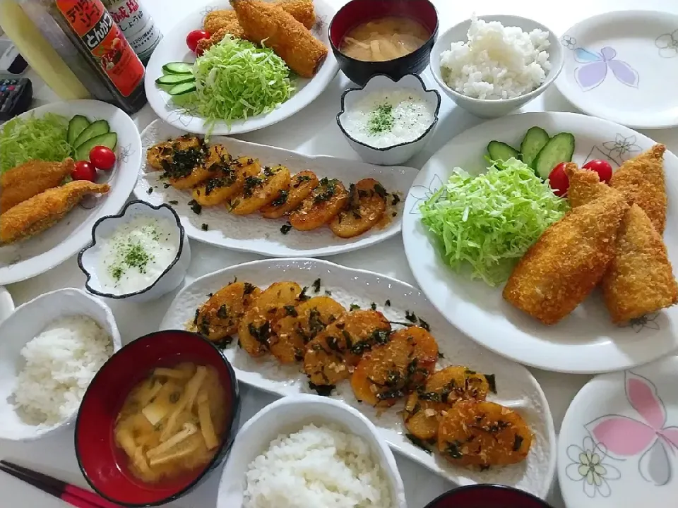 夕食(*^^*)
アジフライ&サラダ🥗
長いものバター醤油ステーキ
とろろ
お味噌汁(小ネギ、豆腐、油揚げ)|プリン☆さん