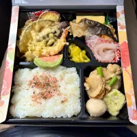 バス中弁当(′22.10.18)|ち〜おんさん