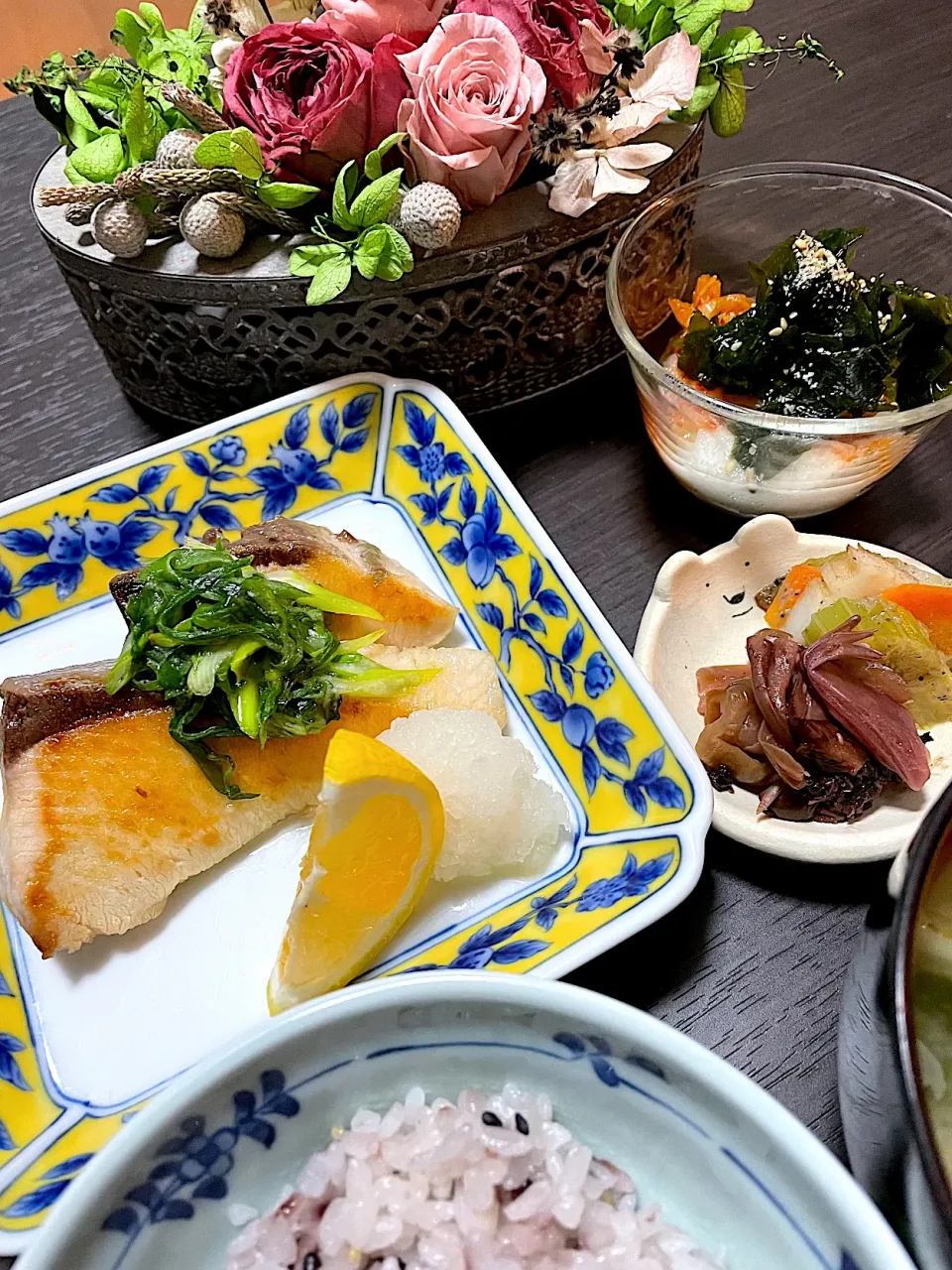 美味しい鰤の季節🐟　九条葱を塩麹と合わせて♪ 手軽に発酵食品を|yukki-----さん