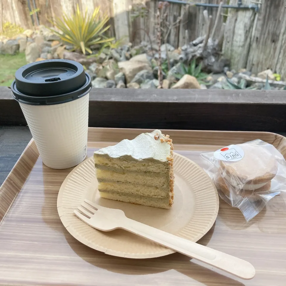 Snapdishの料理写真:ピスタチオのケーキと栗のバターサンド|ちゃみこさん