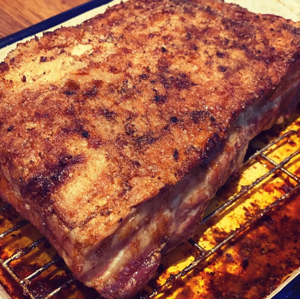 On order just finish Roasting 
Crispy Salted Pork loin 
Roast just the way I like it 
Taste great let it rest before slicing up #roastpork 
#saltedporkloin
#hom|Emanuel Hayashiさん